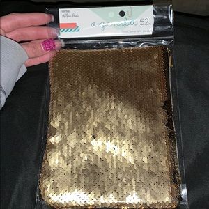 NWT💕gold sequin pouch💕